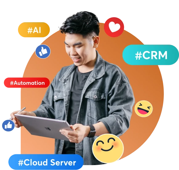Nhân sự sử dụng máy tính bảng, cùng các nhãn AI, CRM, Automation và Cloud Server